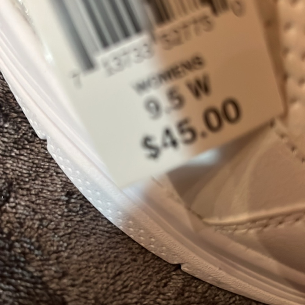MTD Women's White Athletic Shoes 9.5W. NWT - Picture 2 of 8